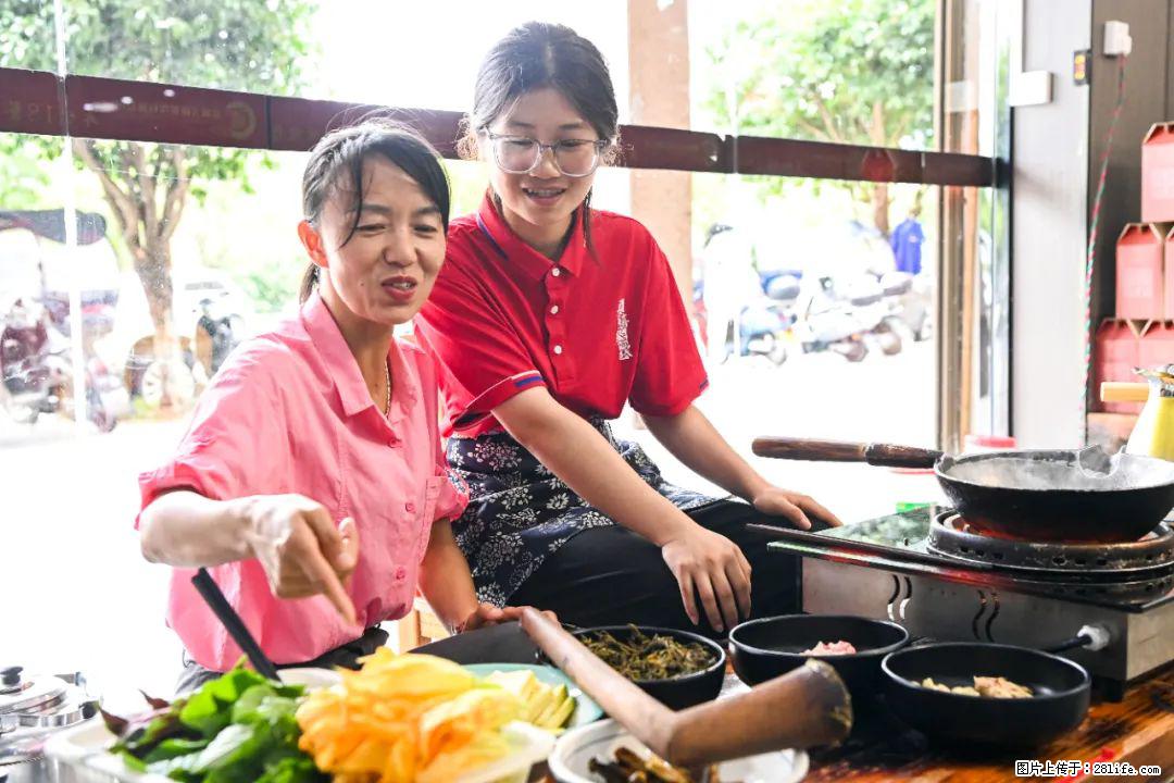 全网追的“扁担女孩”,找了一份暑假工,时薪12元 - 徐州生活资讯 - 徐州28生活网 xz.28life.com